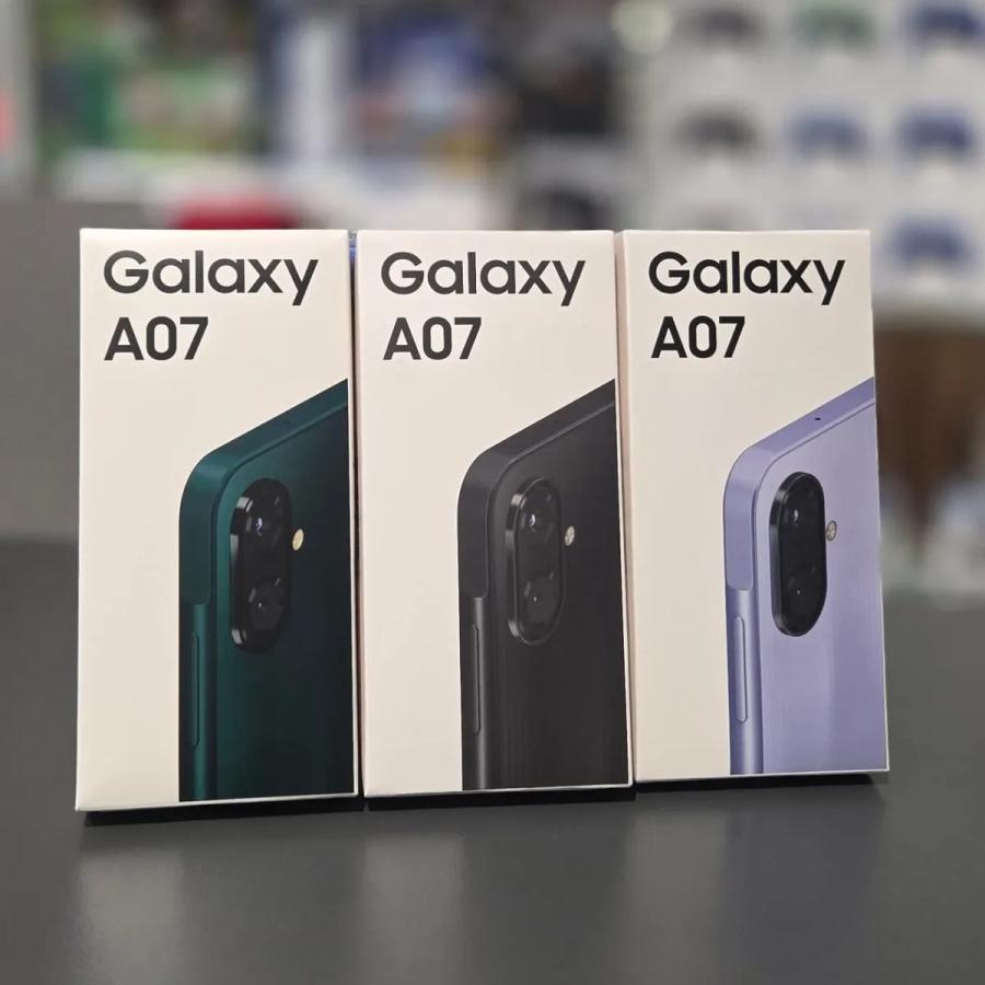 El Samsung A07 128 GB es un smartphone con una pantalla de 6.7 pulgadas, procesador MediaTek Helio G99, y 128 GB de almacenamiento interno con 4 GB de RAM. Ofrece una cámara principal de 50 MP y una batería de 5,000 mAh con carga rápida de 25 W. Su diseño